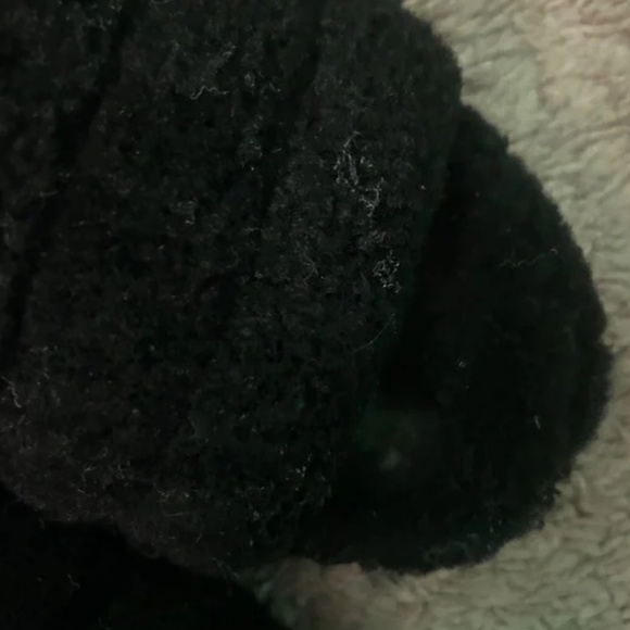 Worn ugg slides - Picture 3 of 5